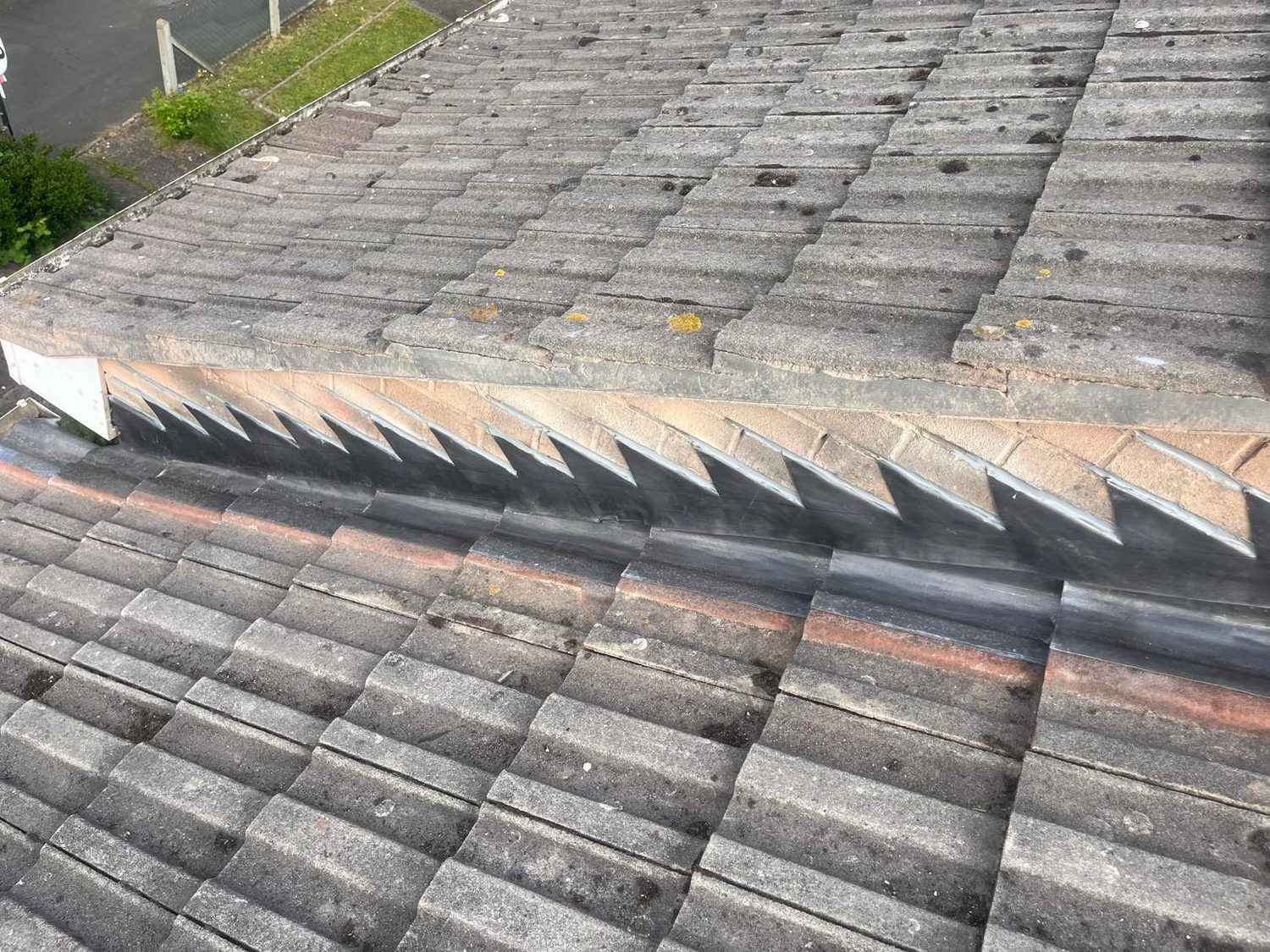 Decorative welded lead ridge